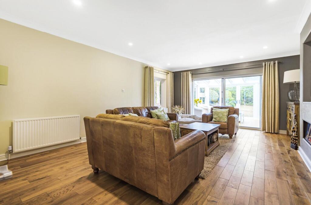 House in Kingston upon Thames - More
