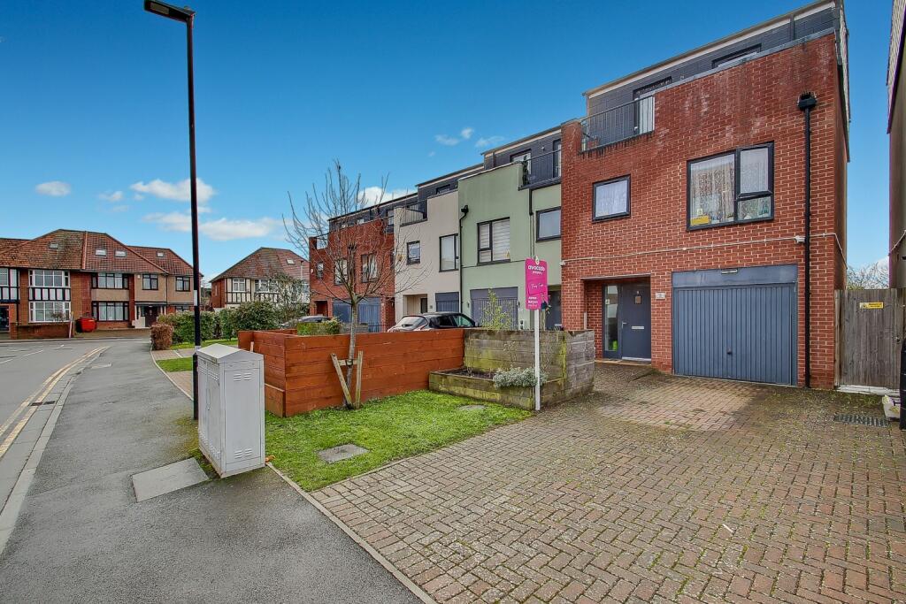 Main image of property: Finefield Walk, Slough