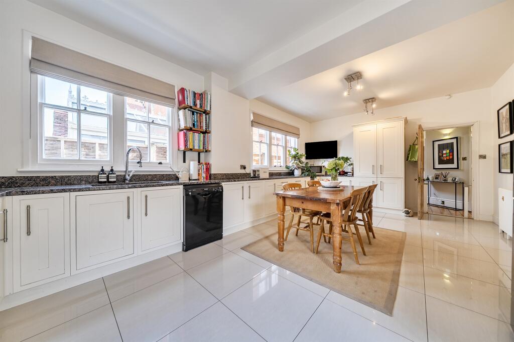 House in Maidenhead, Highway - View 5