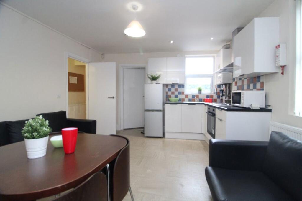 Apartment in Sheffield, South Yorkshire - View 2