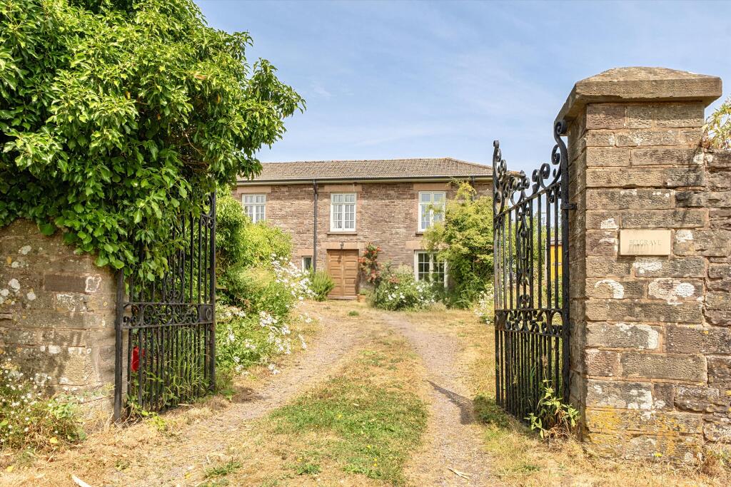 House in Newport - View 4