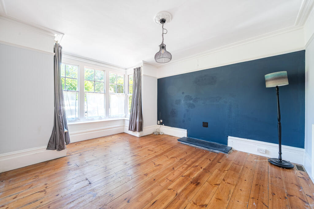 House in Caterham - View 5
