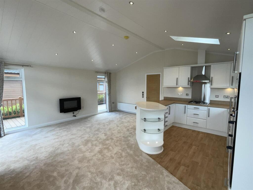 Wateringbury Road, East Malling, Kent photo 2
