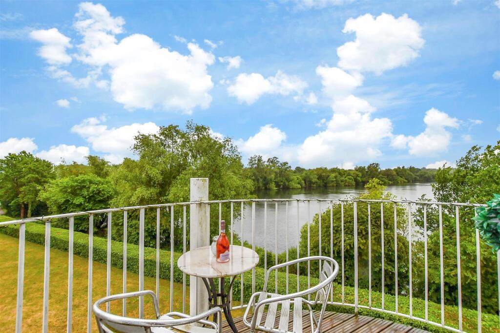 Main image of property: The Lakes, Larkfield, Kent