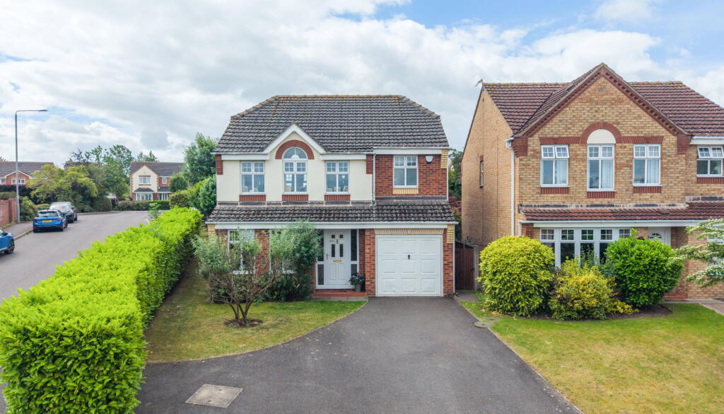 4-bed detached on Kestrel Drive, Bingham, NG13, £425,000