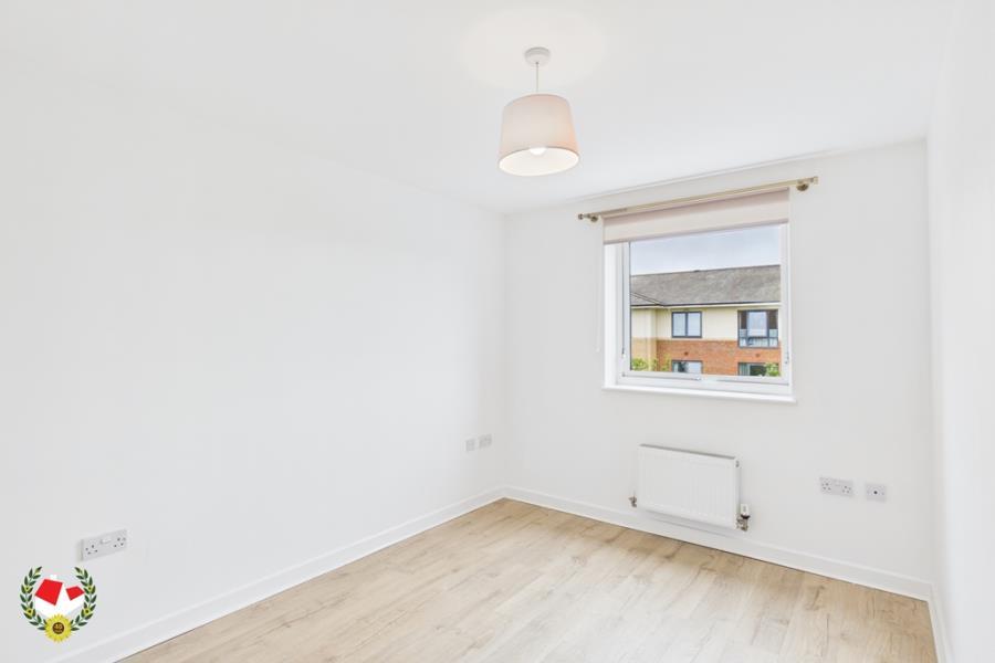 Apartment in Gloucester - View 4