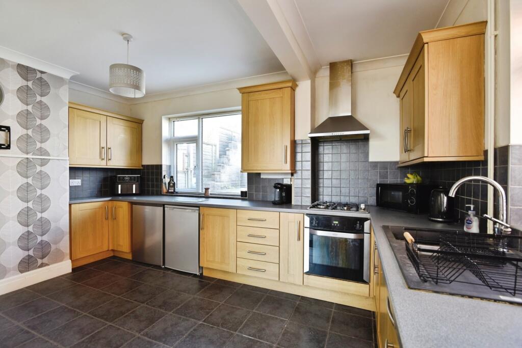 Hunters Way, STOKE-ON-TRENT, Staffordshire, ST4 photo 4