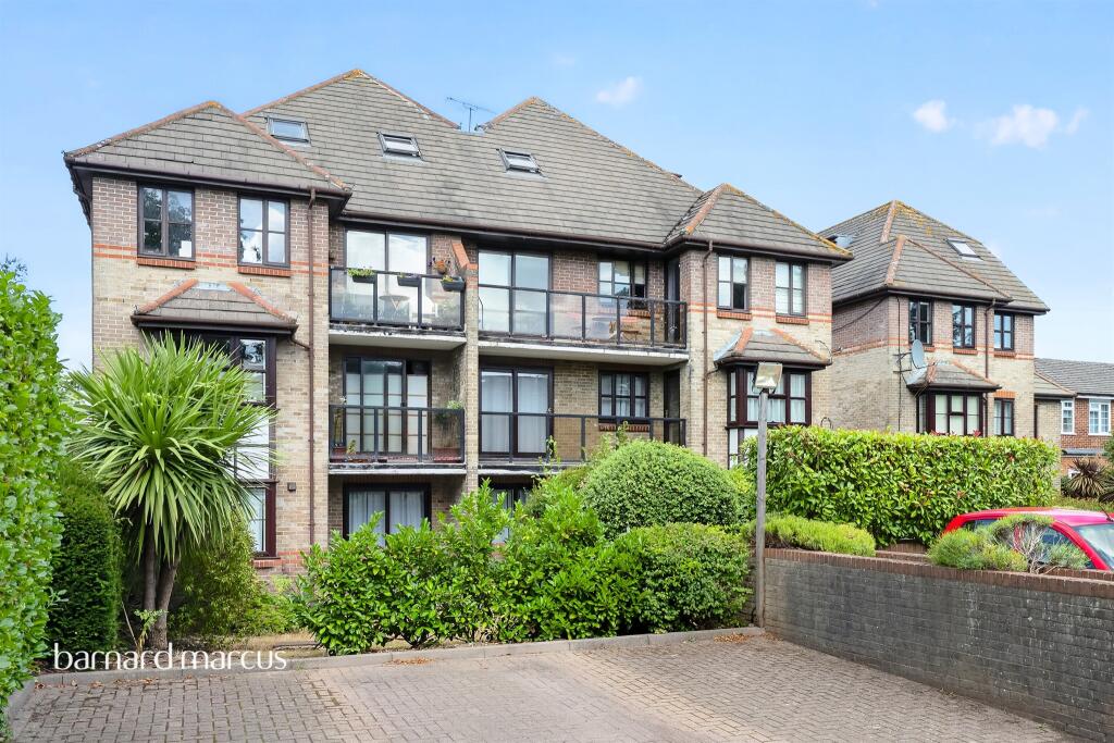 Apartment in Sutton - View 5
