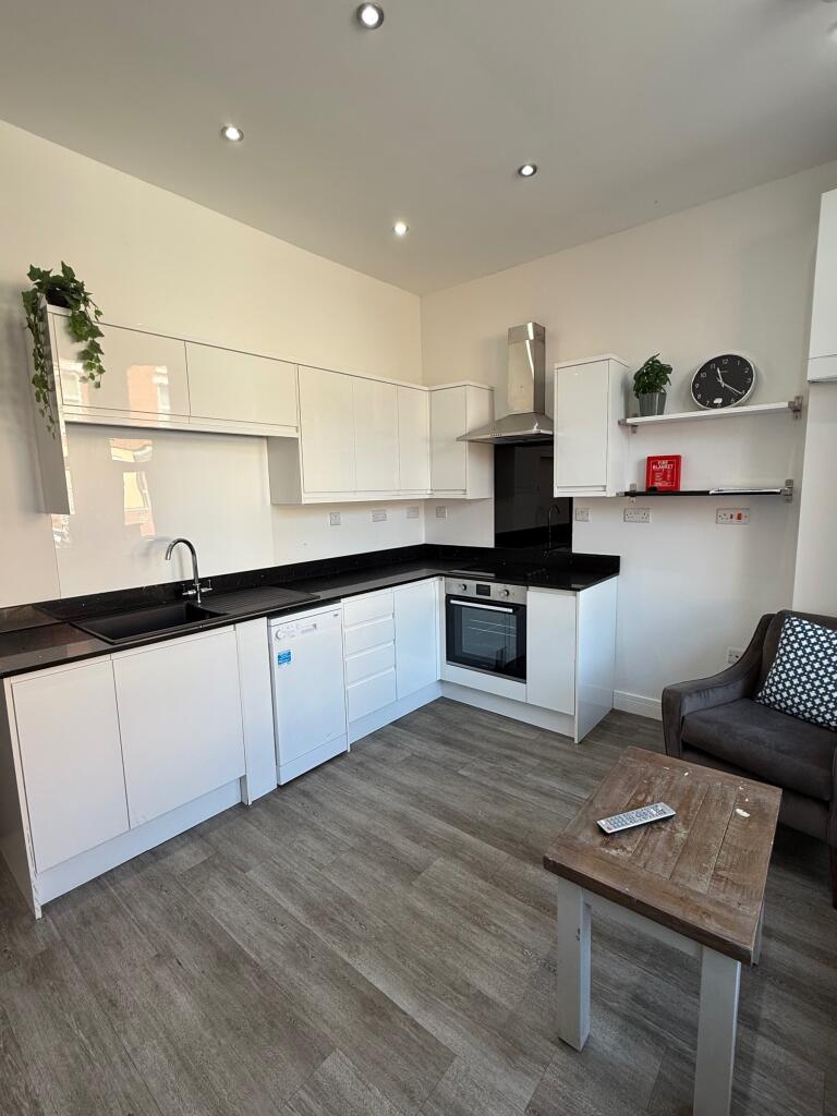 Main image of property: 2b Charnwood Grove, West Bridgford, Nottingham