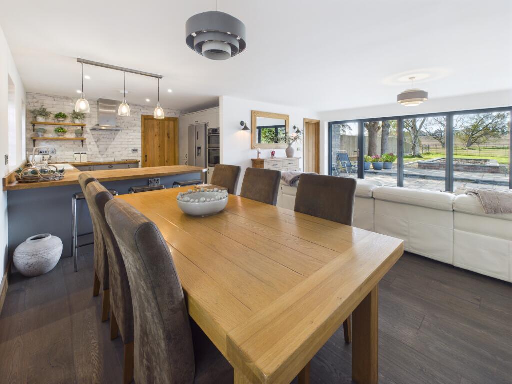 House in Taunton - View 4