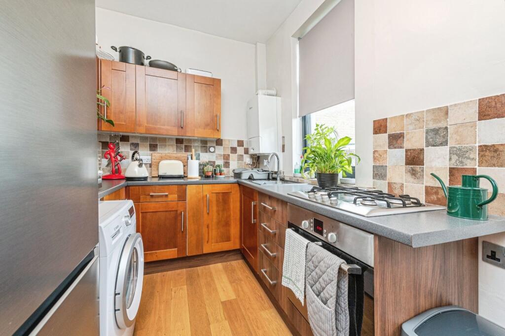 House in Kirklees, Scholes - More