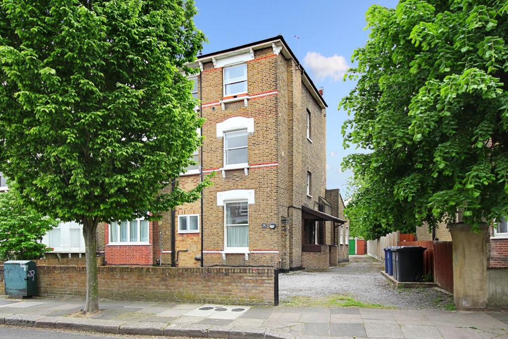 1-bed flat on Cumberland Park, W3, £325,000