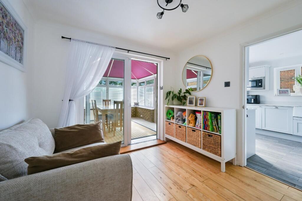 House in Kingston upon Thames - More