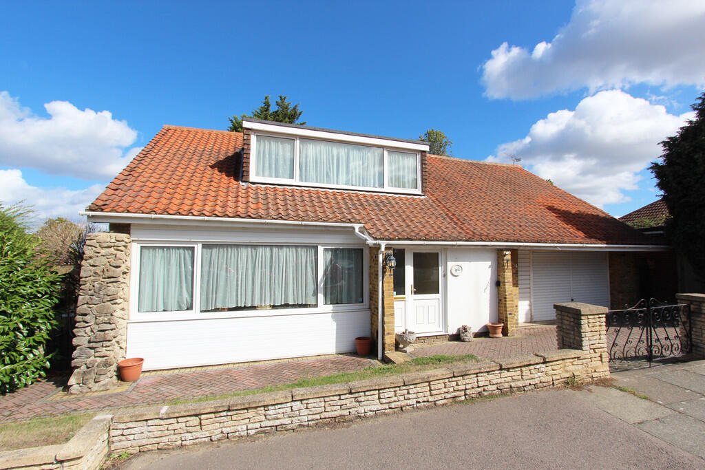 3-bed detached on Joydens Wood Road, Bexley, £650,000