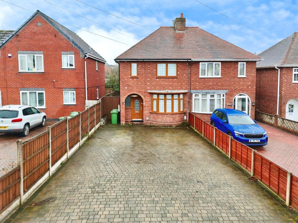 3-bed semi-detached on Huntington Terrace Road, Cannock, WS11, £250,000