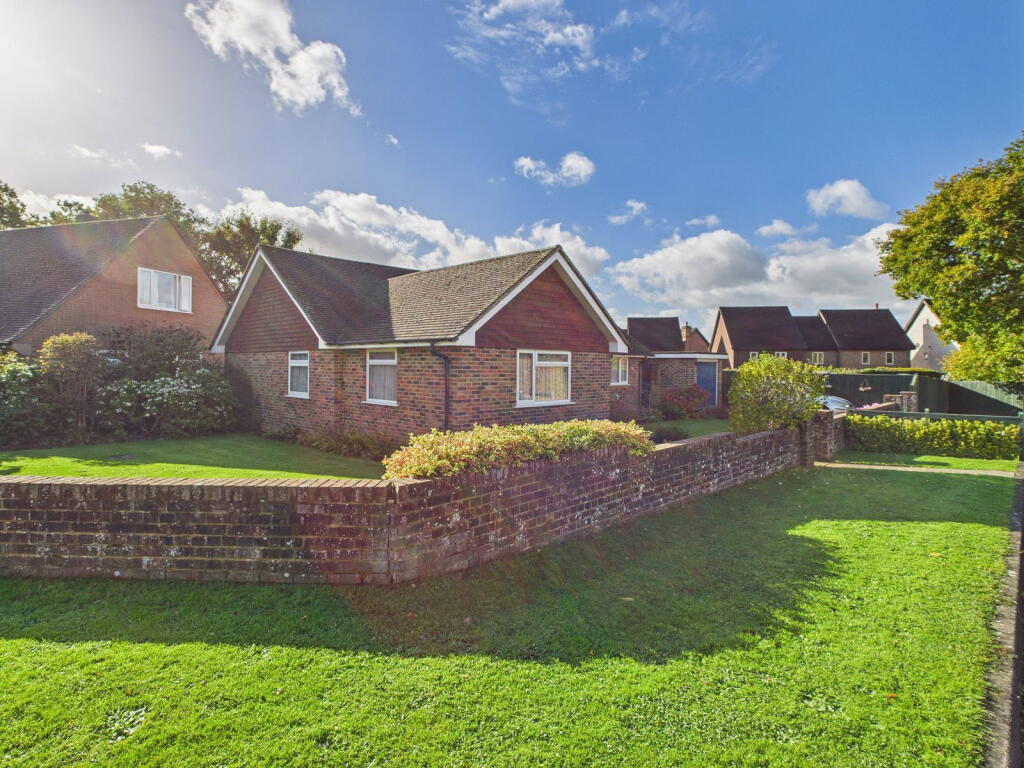 3-bed detached on Arun Road, Billingshurst, West Sussex., £600,000
