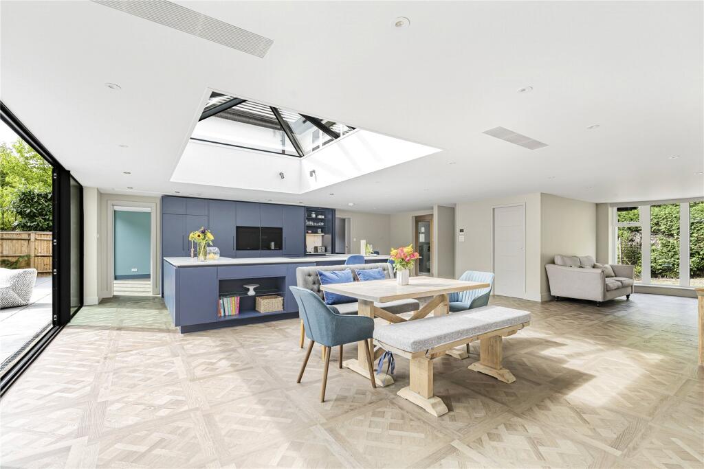 House in East Hampshire, Grayshott - View 2
