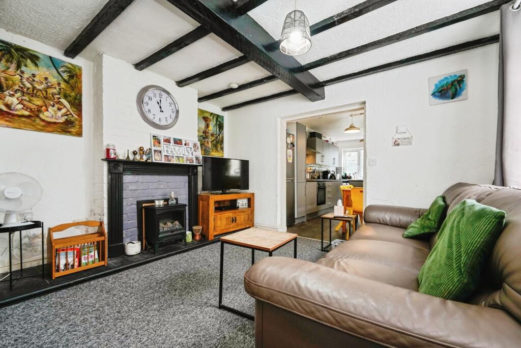 House in Gloucester, Linden - View 4