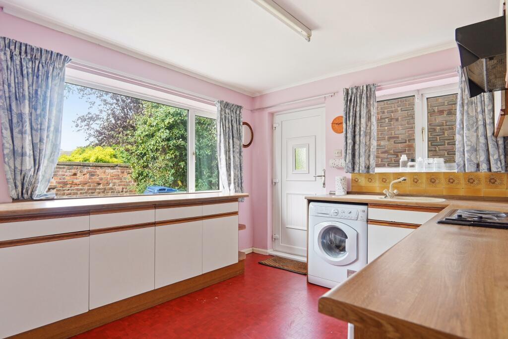 Crookesbroom Lane, Hatfield, Doncaster, DN7 photo 4