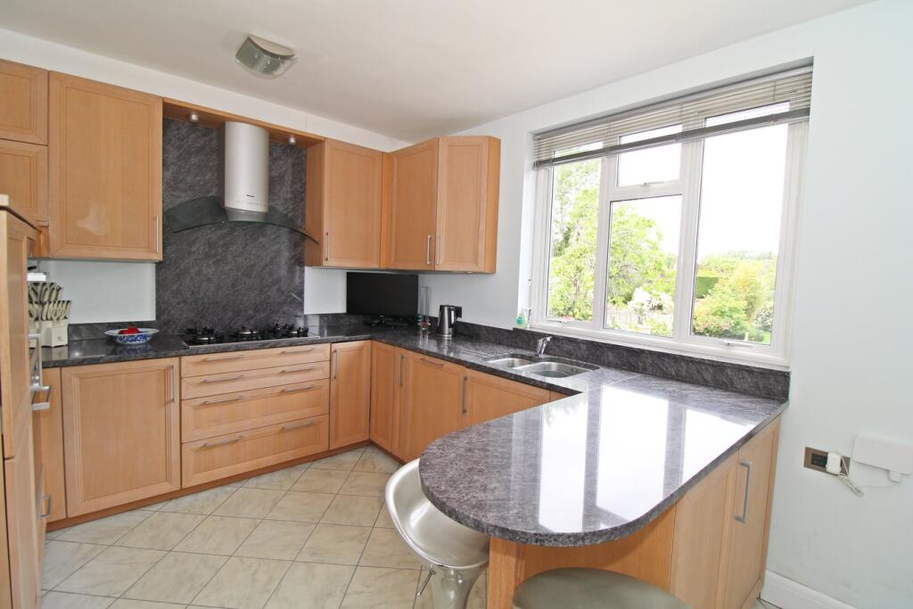 Highfield Drive, Bromley, BR2 photo 4