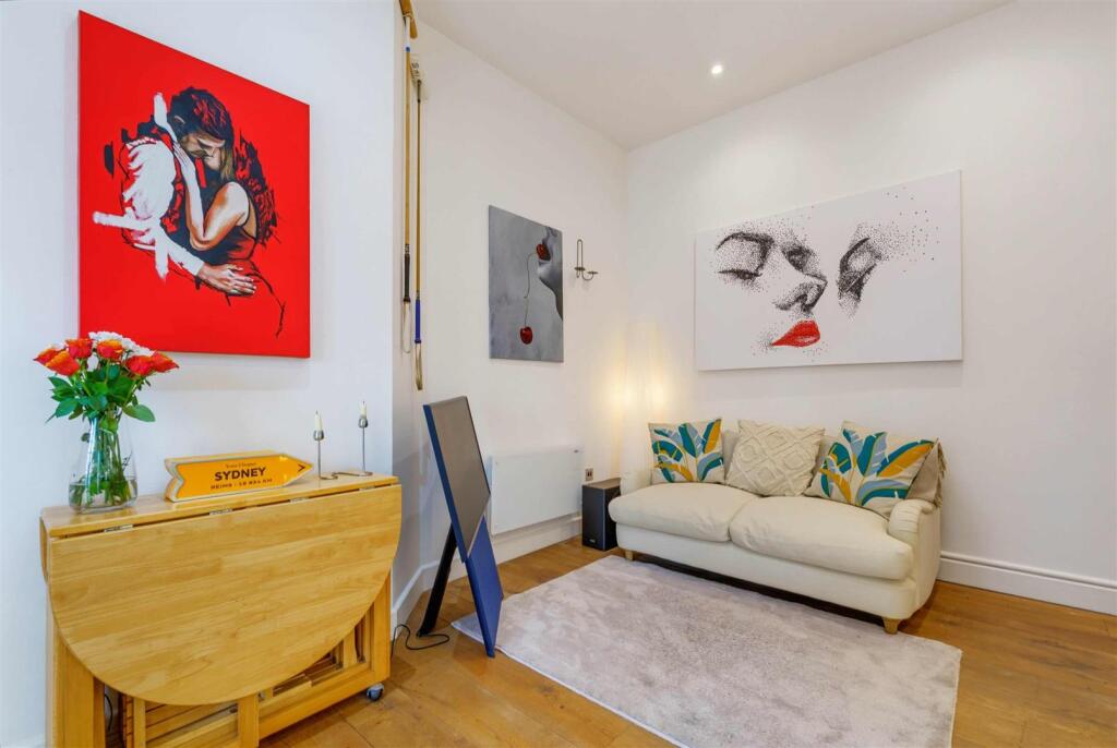 Apartment in London - View 5