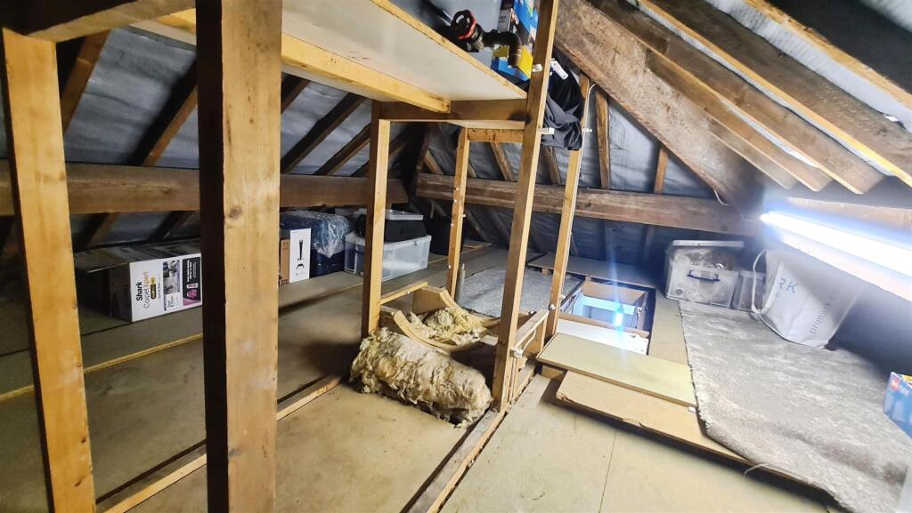 Additional image 19 of Hollybank Gardens, Bradford, BD7 4QR