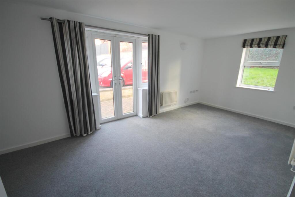 Apartment in Bristol, St George - View 2