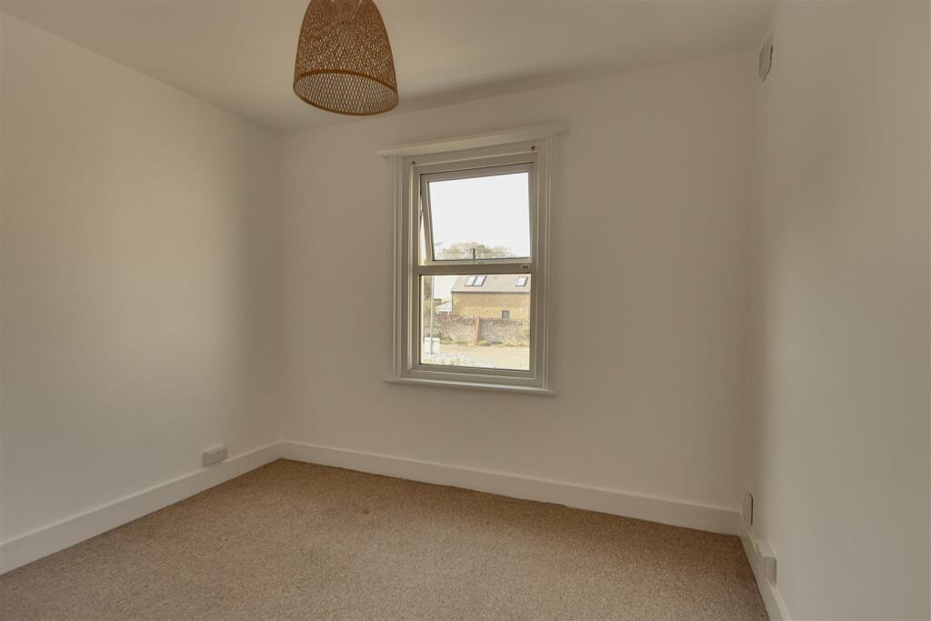 Eriswell Road, Worthing, BN11 photo 5