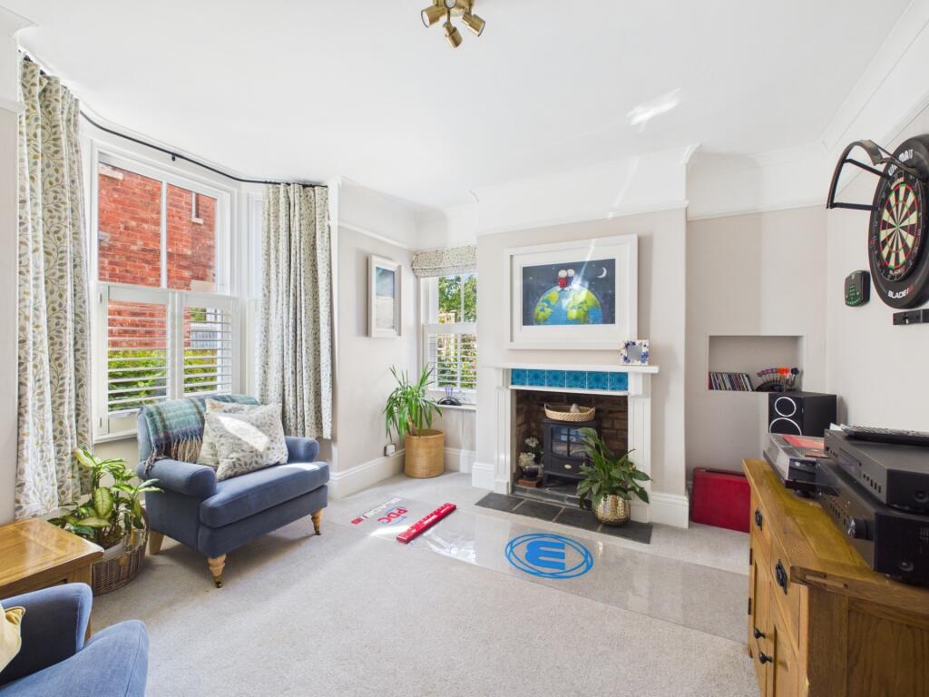 House in Long Buckby - More