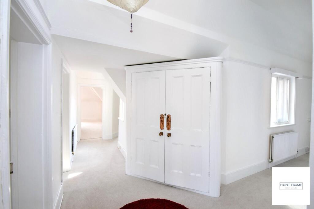 Apartment in Eastbourne, East Sussex - More