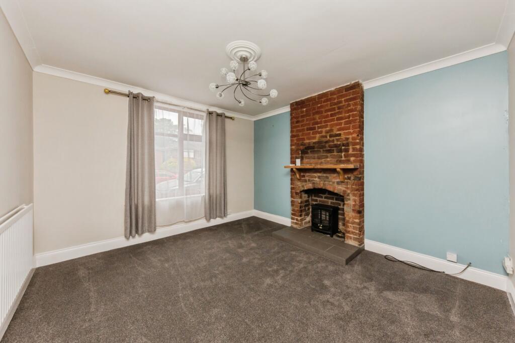 House in Newcastle-under-Lyme, Audley Rural - More