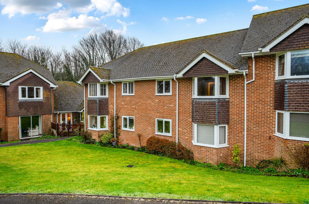2-bed house on Ellingham Close, Alresford, Hampshire, SO24, £152,500