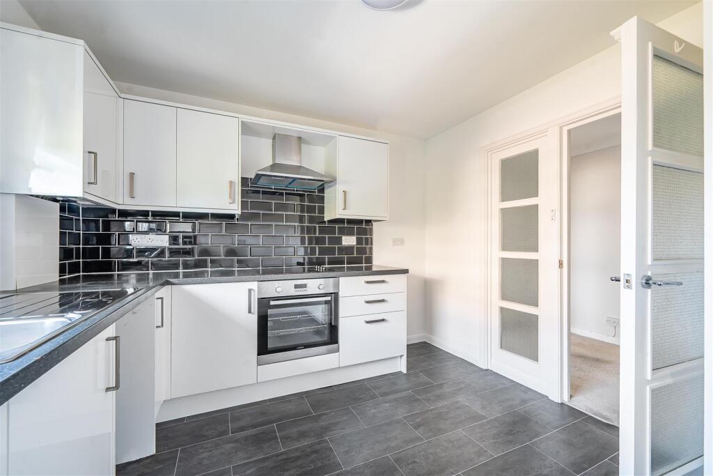 Apartment in Worthing, West Worthing - View 2