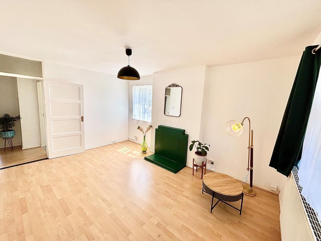 Rivenhall Gardens, South Woodford, E18 - More