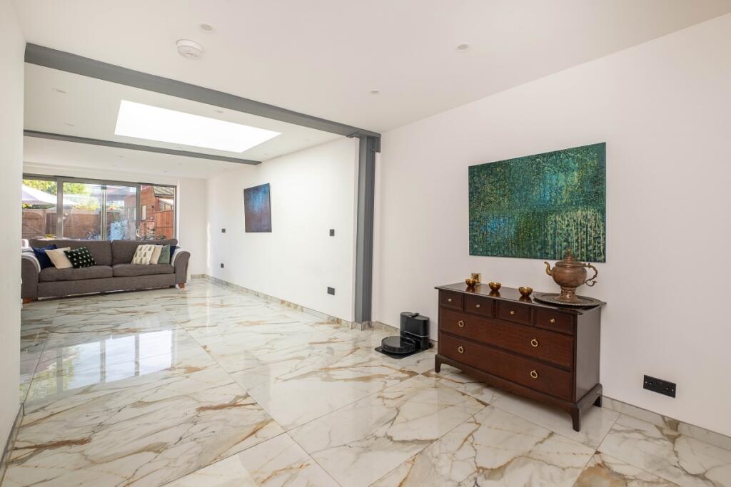 House in Twickenham - View 3