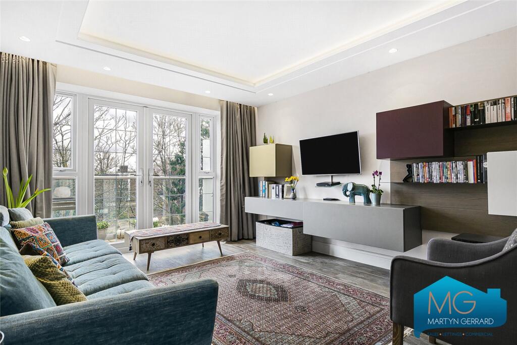 Freshfield Drive, Southgate, N14 photo 4