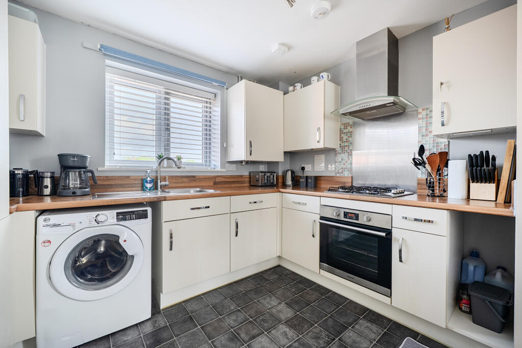 36 Cutforth Way, Romsey photo 4