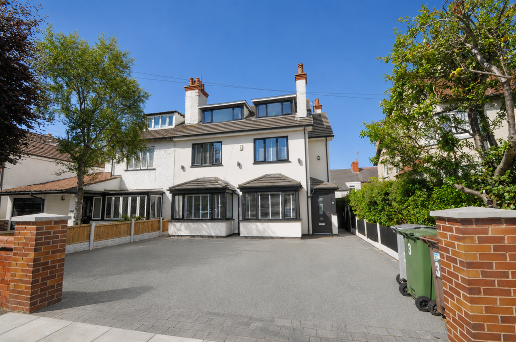 House in Wirral, Liverpool City Region - View 5