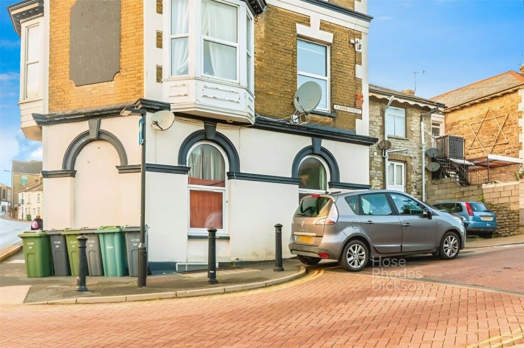 1-bed apartment on St. Johns Road, Ryde, Isle of Wight, £65,000