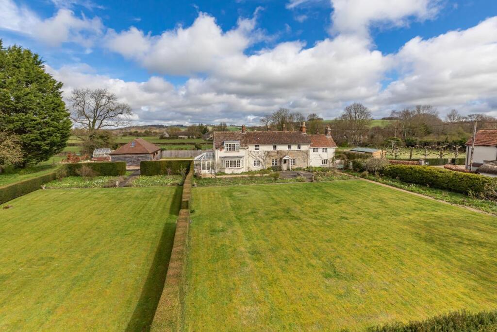 Additional image 19 of Corton