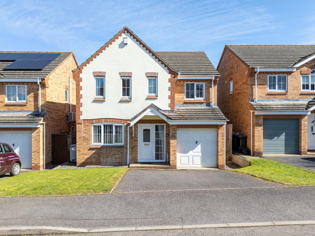 4-bed detached on Sapphire Close, Kettering NN15, £350,000