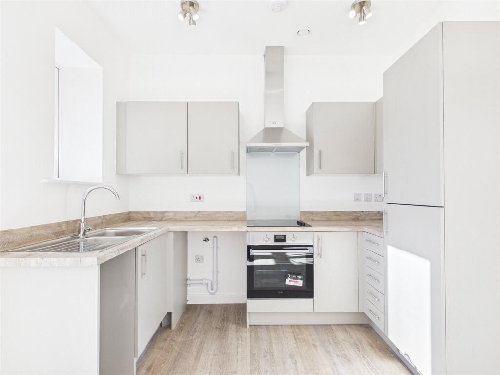 30 Tatton Road, Sale, Manchester, M33 - View 5
