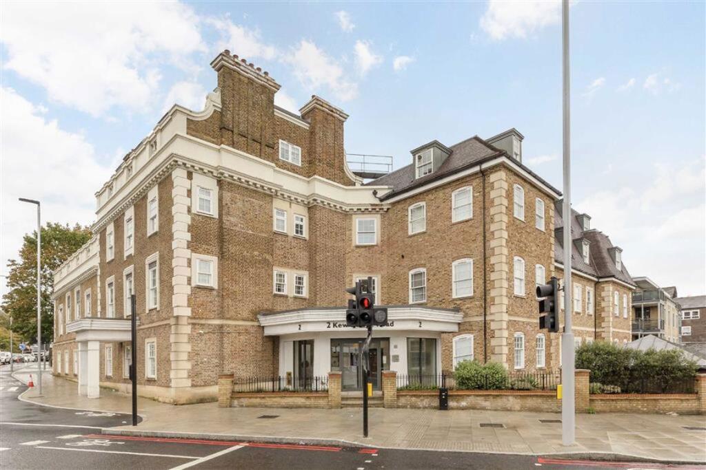 Main image of property: Kew Bridge Road, Kew Bridge