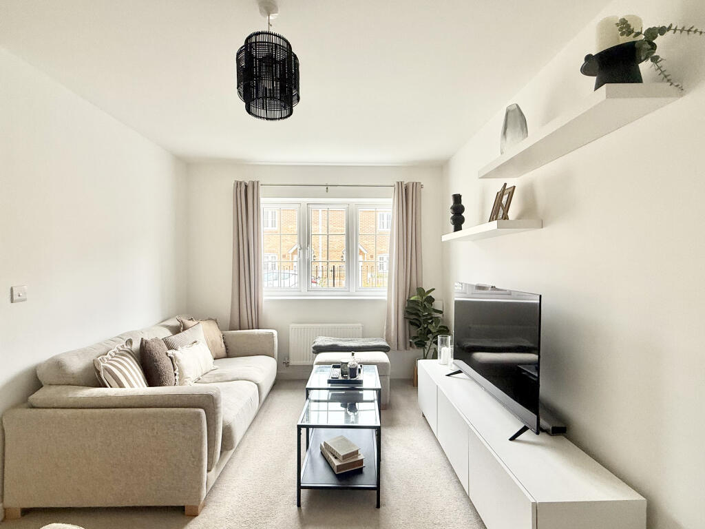 Kingfisher Drive, Houndstone, Yeovil, Somerset – další