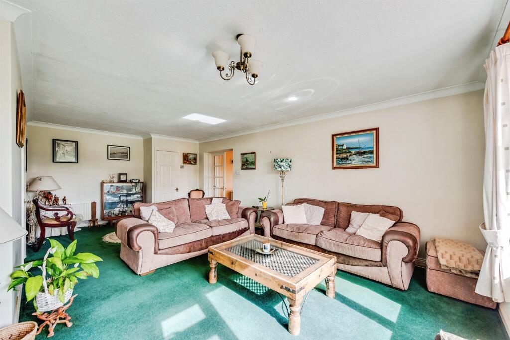 House in South Oxfordshire, Preston Crowmarsh, Benson - More