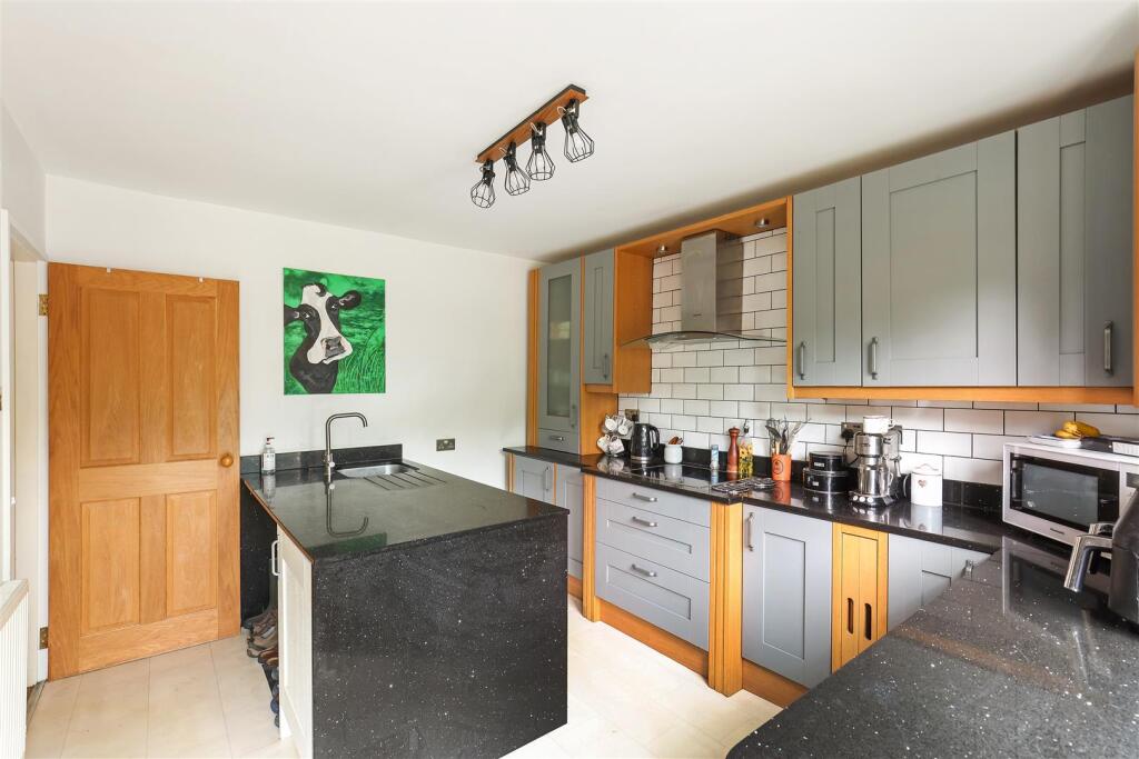 House in Gloucester - View 2