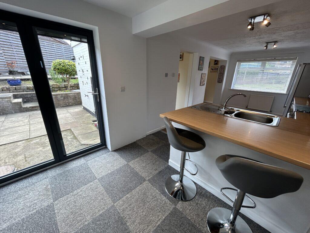 Kingshead Drive, Mirfield, WF14 9SN photo 4