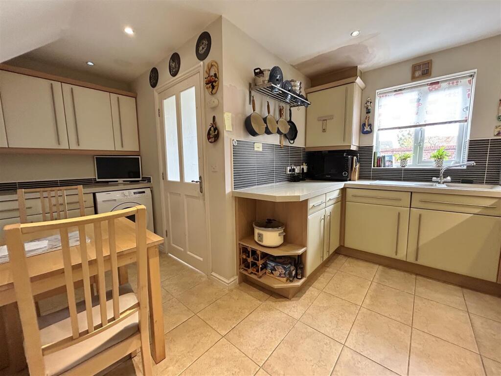 Chestnut Way, Selby photo 3