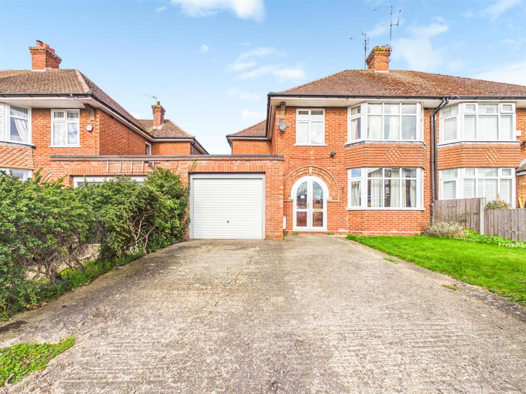 4-bed semi-detached on Broughton Avenue, Broughton, Aylesbury, £500,000