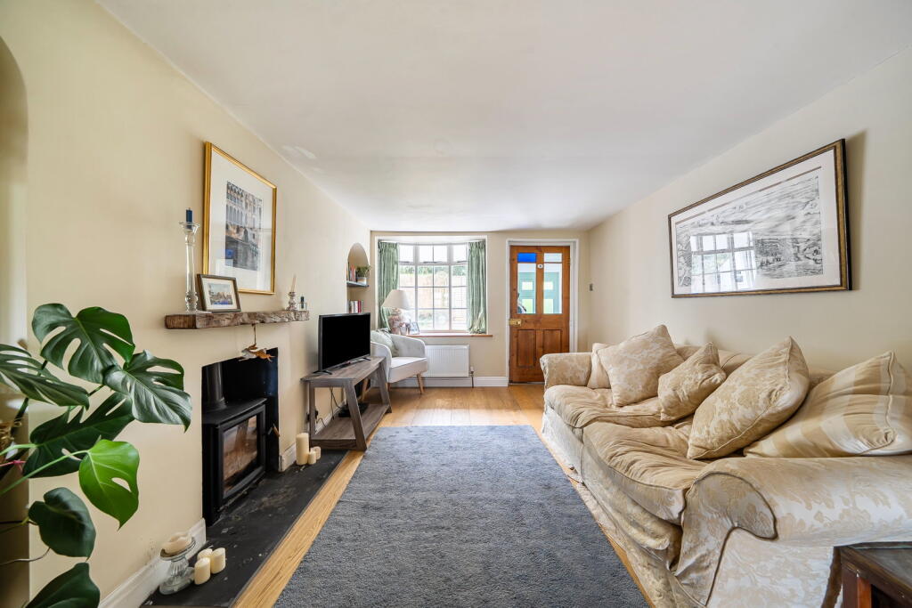 House in Redhill - More